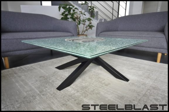 Table basse verre pied métal.